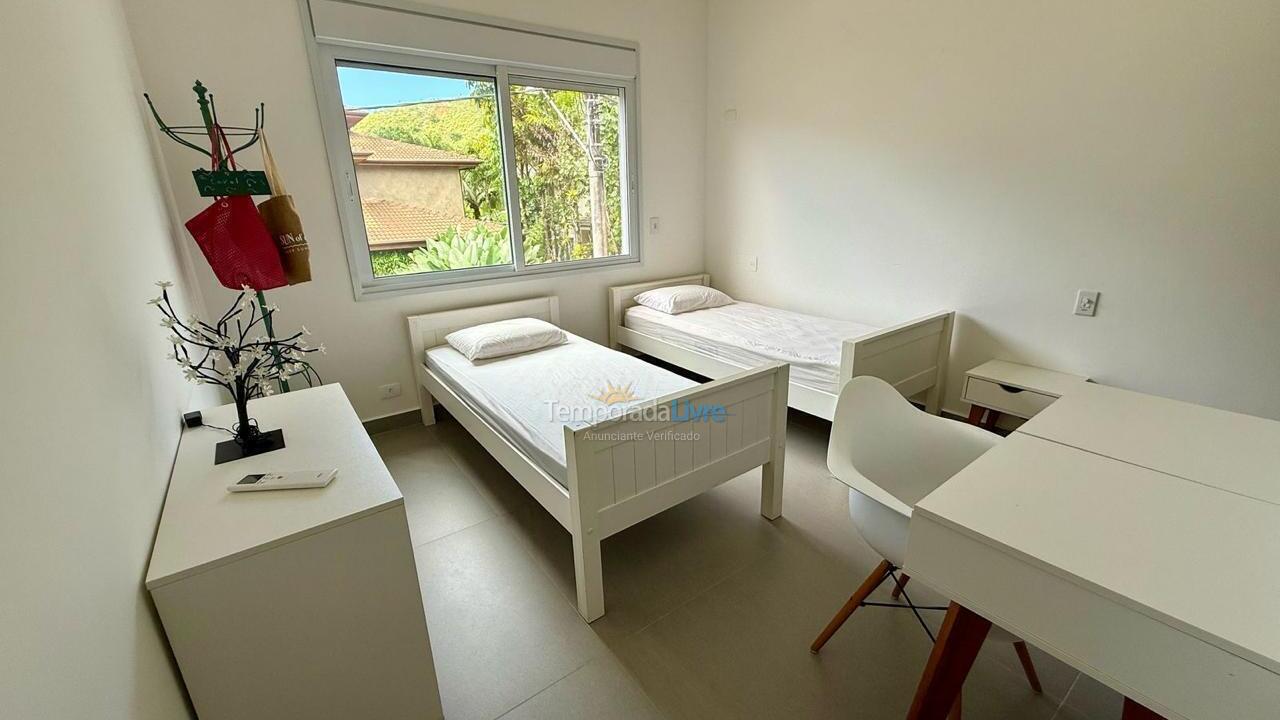 Casa para alquiler de vacaciones em São Sebastião (Praia da Baleia)