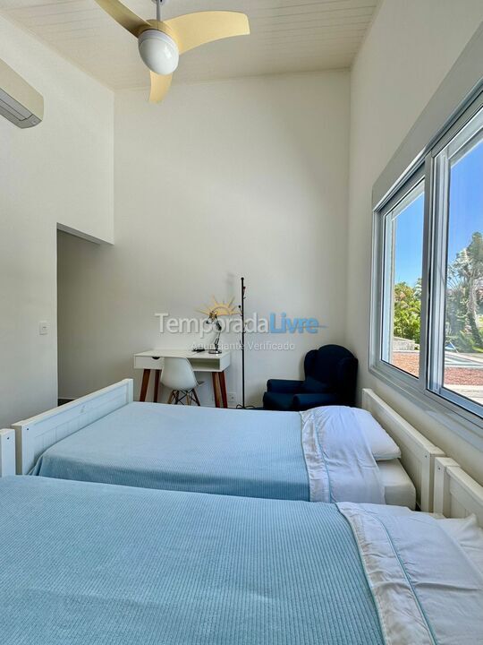 Casa para alquiler de vacaciones em São Sebastião (Praia da Baleia)