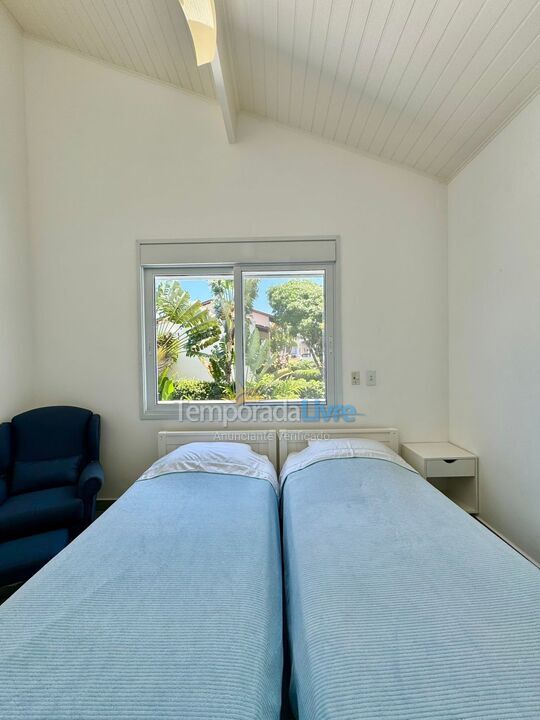 Casa para alquiler de vacaciones em São Sebastião (Praia da Baleia)