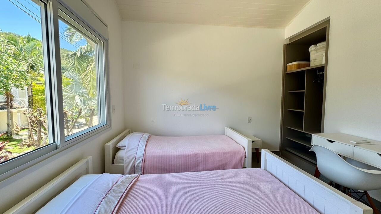 Casa para alquiler de vacaciones em São Sebastião (Praia da Baleia)