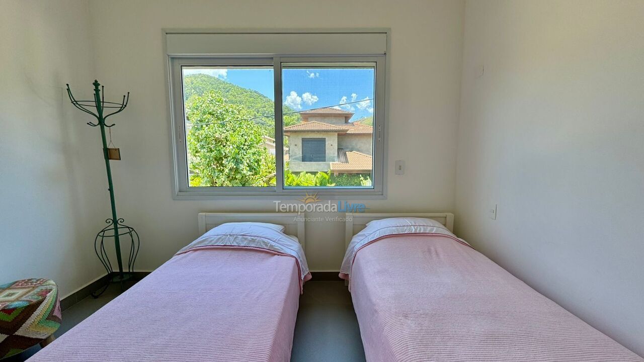Casa para alquiler de vacaciones em São Sebastião (Praia da Baleia)