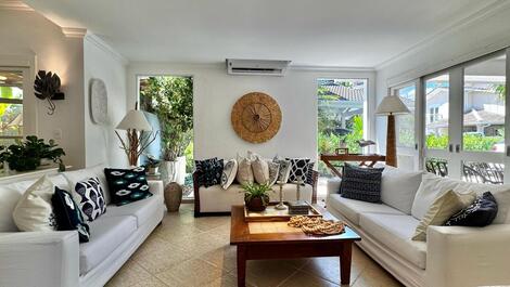 LINDA CASA NA PRAIA DA BALEIA