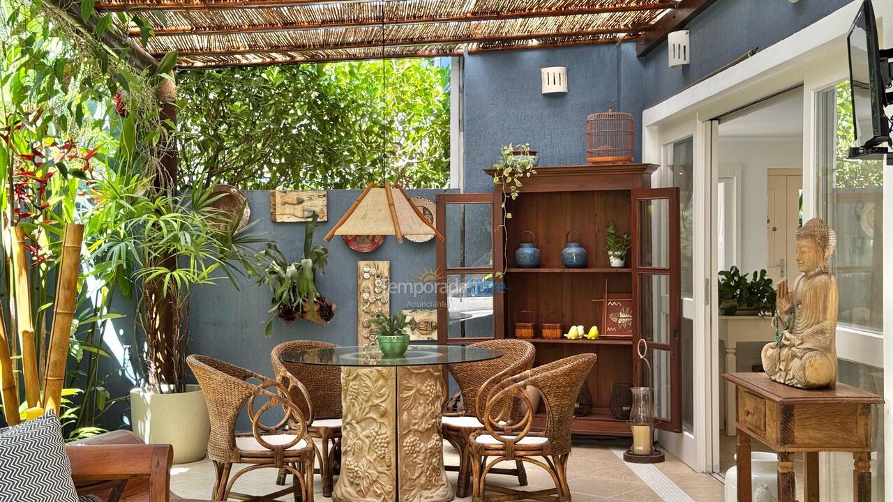 Casa para aluguel de temporada em São Sebastião (Praia da Baleia)