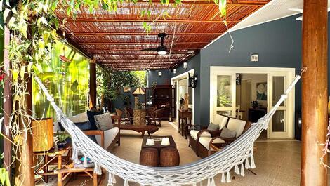 LINDA CASA NA PRAIA DA BALEIA