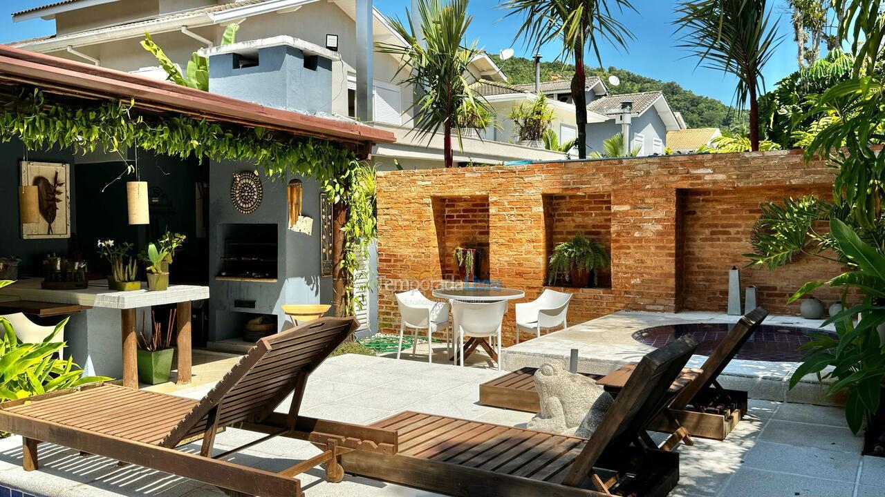 Casa para aluguel de temporada em São Sebastião (Praia da Baleia)