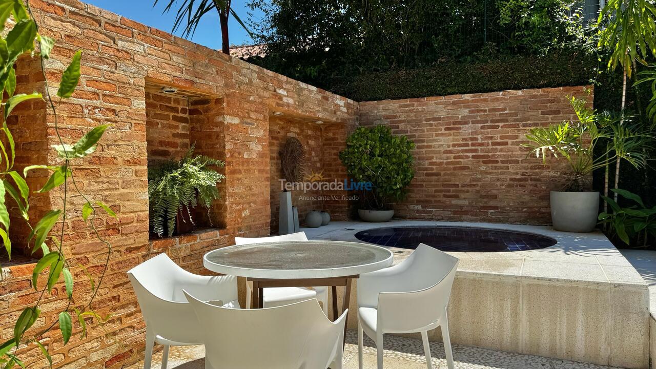 Casa para aluguel de temporada em São Sebastião (Praia da Baleia)