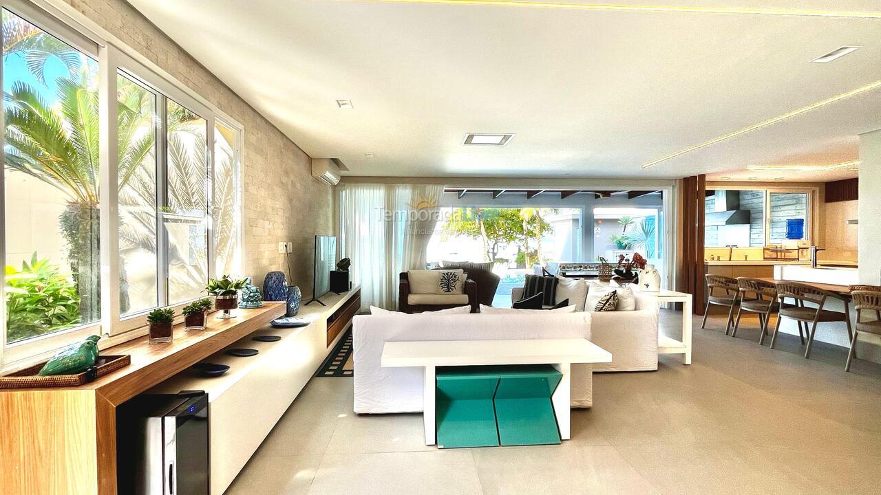 Casa para alquiler de vacaciones em São Sebastião (Praia da Baleia)