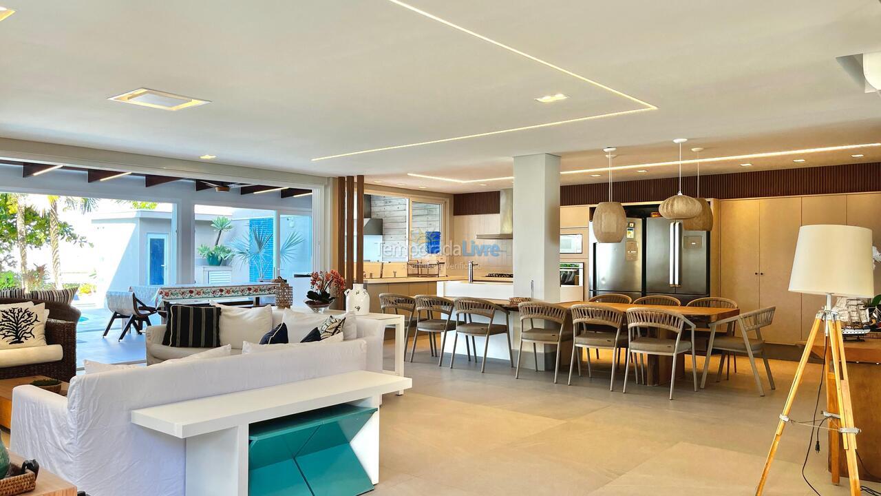 Casa para alquiler de vacaciones em São Sebastião (Praia da Baleia)