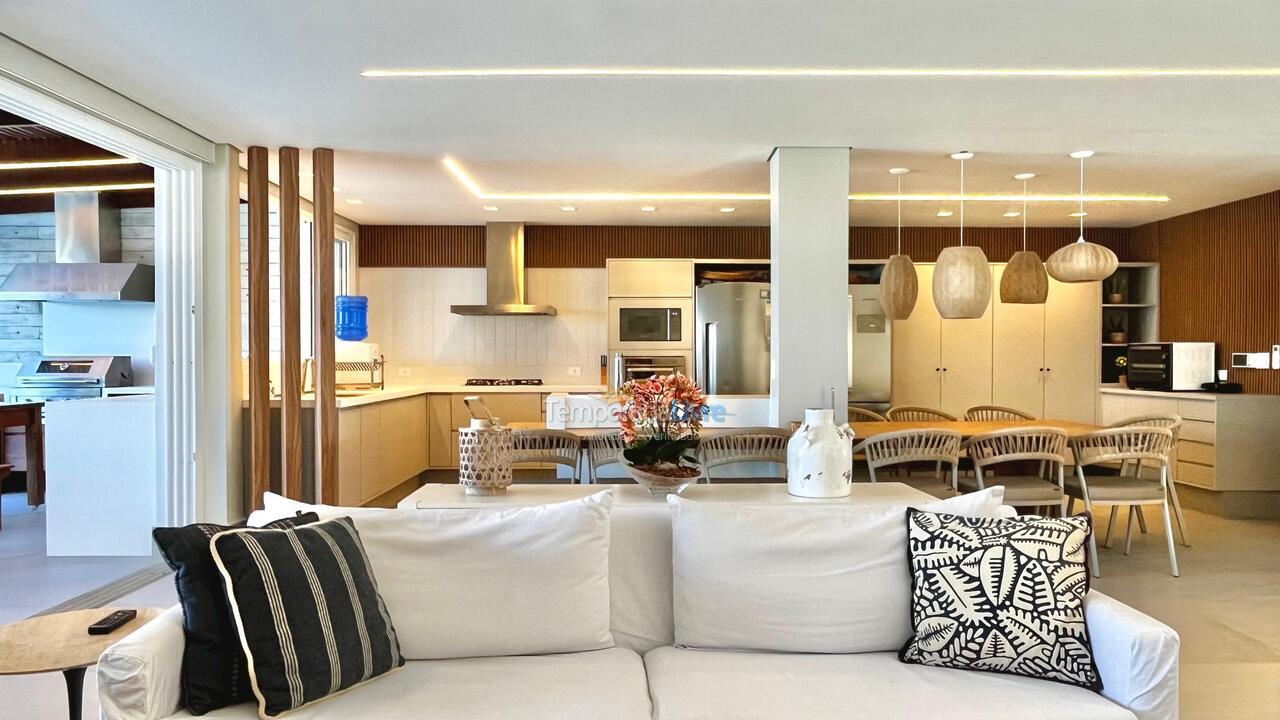 Casa para alquiler de vacaciones em São Sebastião (Praia da Baleia)