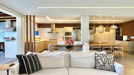 Casa justo en la arena en la playa de Juquehy.