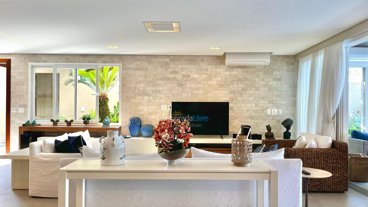 Casa para alquiler de vacaciones em São Sebastião (Praia da Baleia)