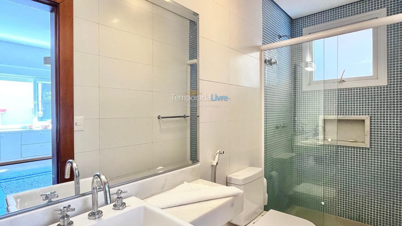 Casa para alquiler de vacaciones em São Sebastião (Praia da Baleia)