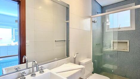 Casa justo en la arena en la playa de Juquehy.