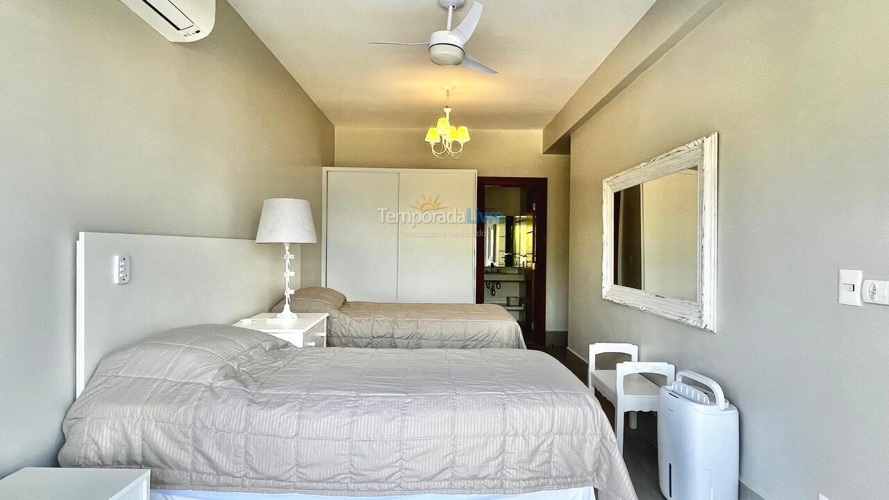 Casa para alquiler de vacaciones em São Sebastião (Praia da Baleia)