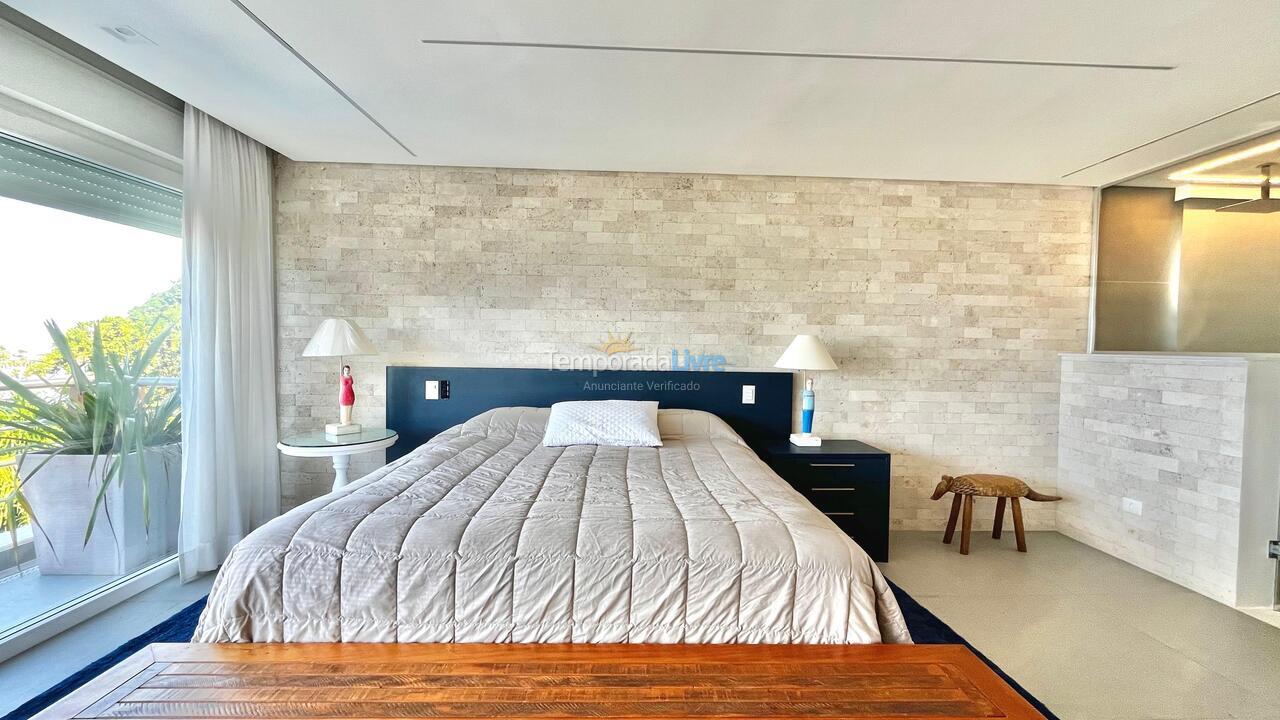 Casa para alquiler de vacaciones em São Sebastião (Praia da Baleia)