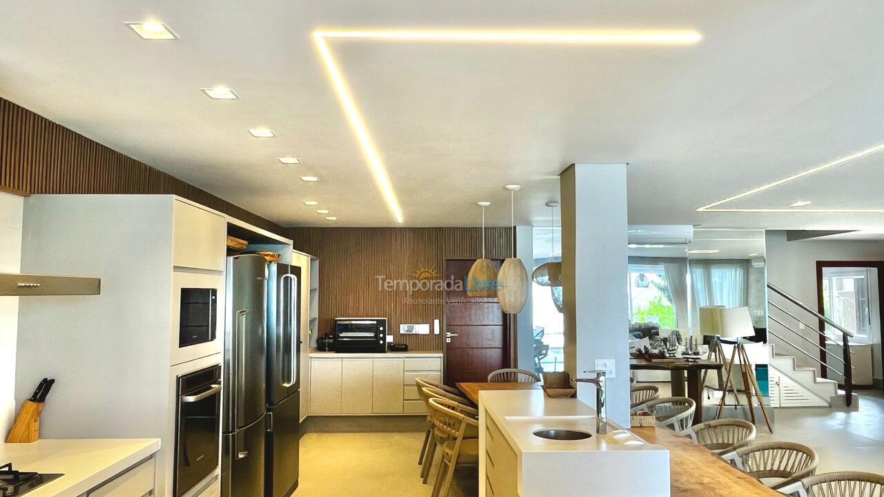 Casa para alquiler de vacaciones em São Sebastião (Praia da Baleia)