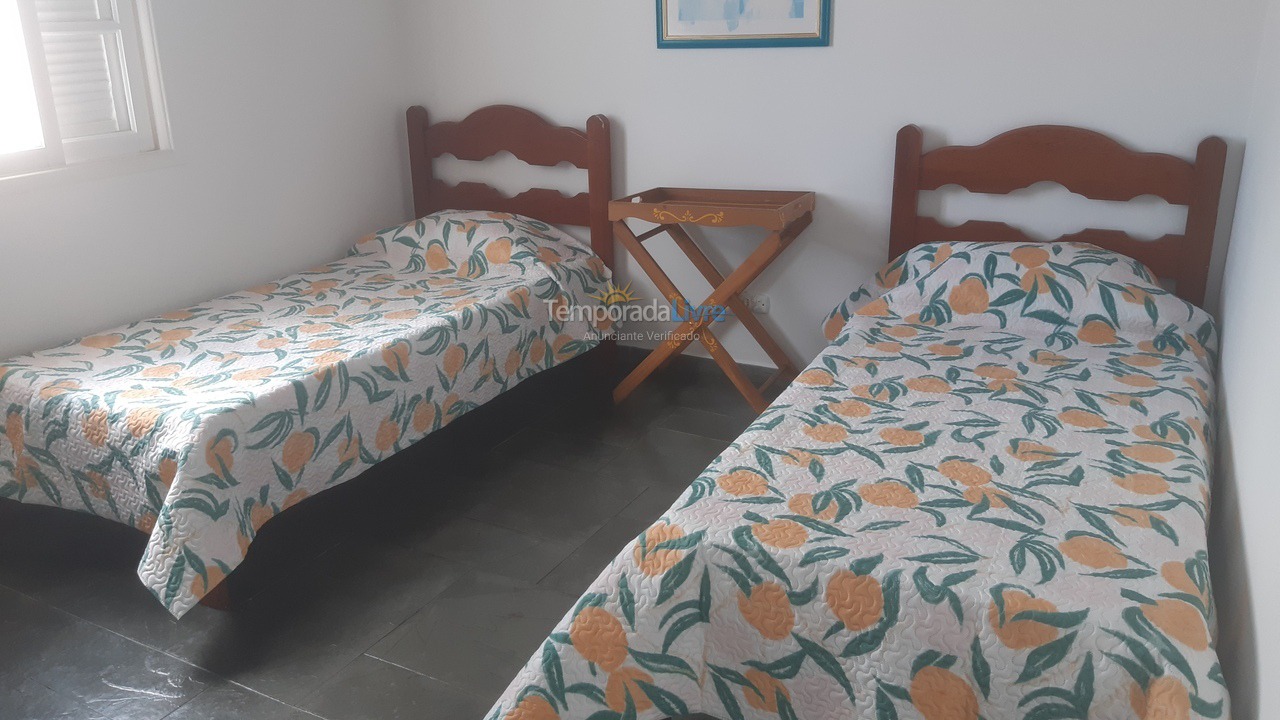 Casa para alquiler de vacaciones em Peruíbe (Jardim Ribamar)