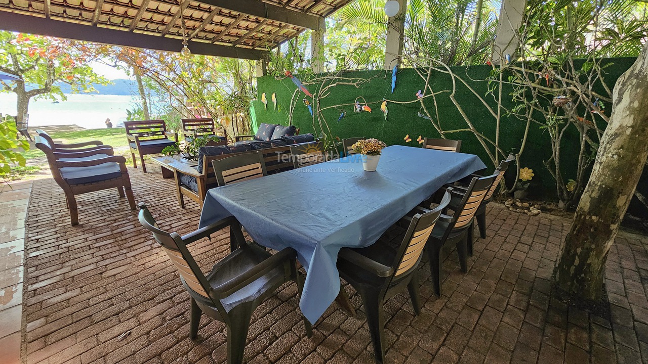 Casa para alquiler de vacaciones em Ubatuba (Praia da Fortaleza)