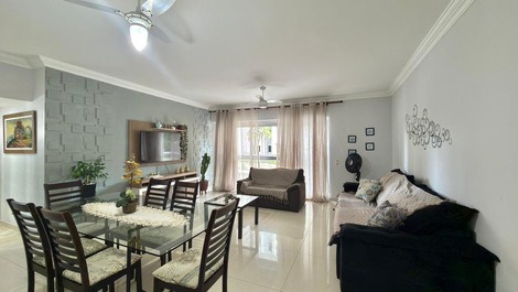 Beachfront apartment near Pitangueiras Beach and Enseada Beach