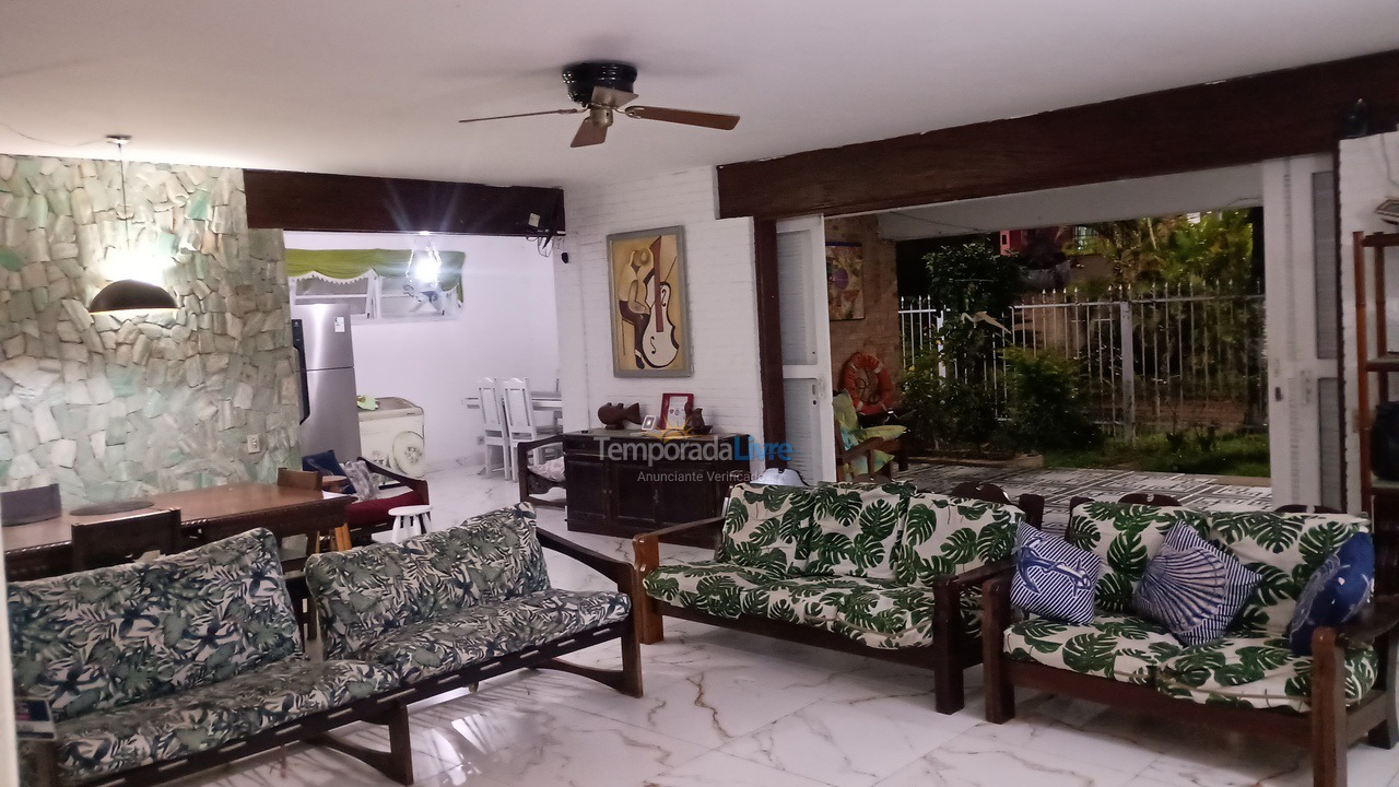 Casa para aluguel de temporada em Guarujá (Enseada)
