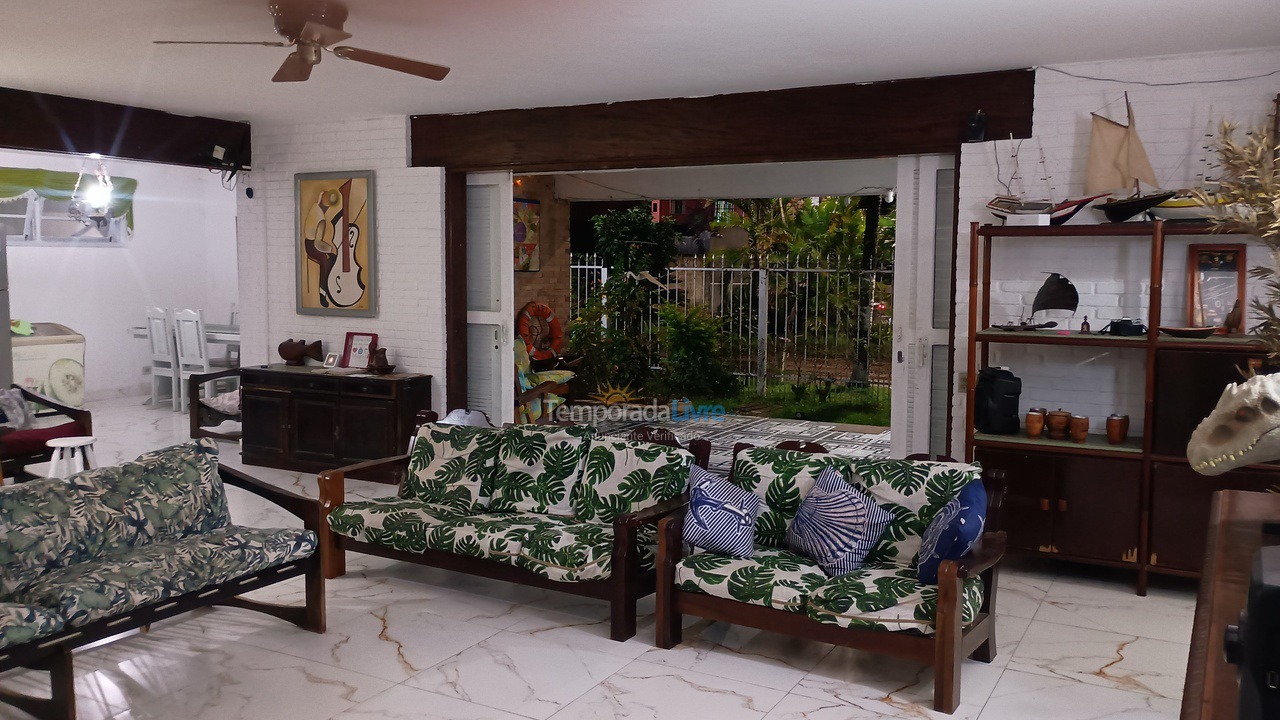 Casa para aluguel de temporada em Guarujá (Enseada)