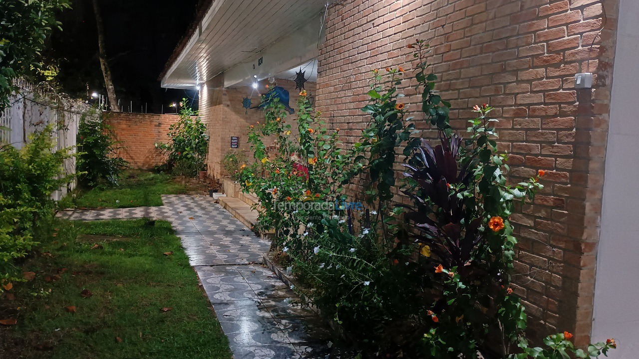 Casa para aluguel de temporada em Guarujá (Enseada)
