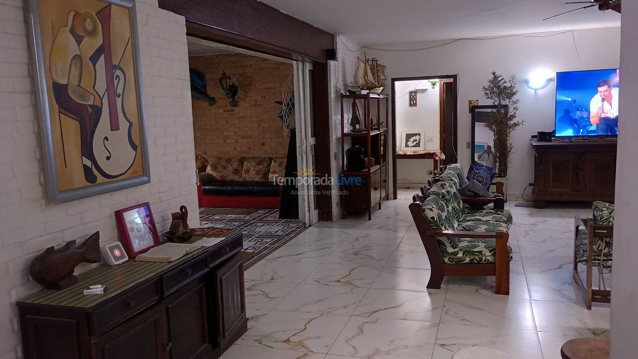 Casa para aluguel de temporada em Guarujá (Enseada)