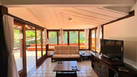 Casa na praia em Búzios c/piscina e churrasqueira com campo de futebol