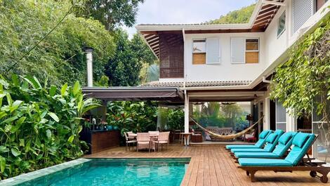 CASA MARAVILHOSA NA PRAIA DA BALEIA PÉ NA AREIA