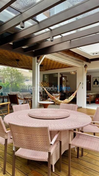 Casa para aluguel de temporada em São Sebastião (Praia da Baleia)