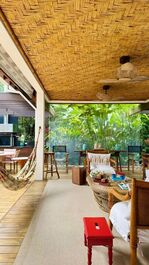 CASA MARAVILHOSA NA PRAIA DA BALEIA PÉ NA AREIA
