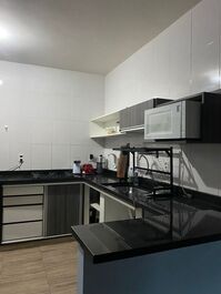House with pool, very close to the beach and the shopping mall.