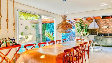 Casa en la playa de Juquehy, en una urbanización cerrada cerca de la playa.