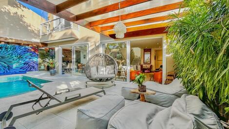 Casa en la playa de Juquehy, en una urbanización cerrada cerca de la playa.