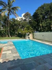 The Perfect Retreat: 5 Bedrooms, Pool, and Complete Leisure Facilities in the Heart of the Riviera