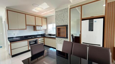 254 - Cobertura duplex com 3 suítes próximo a praia de Bombinhas
