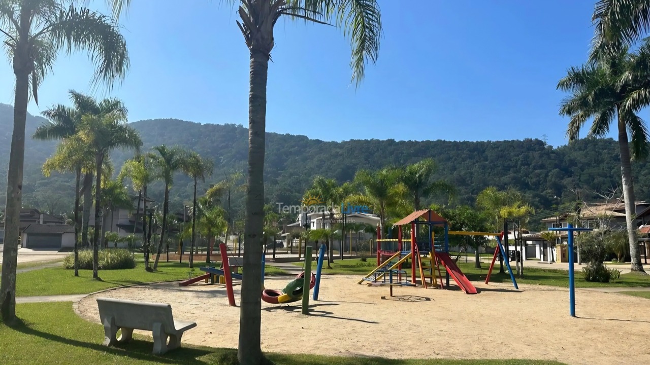 Casa para alquiler de vacaciones em Caraguatatuba (Praia da Mococa)