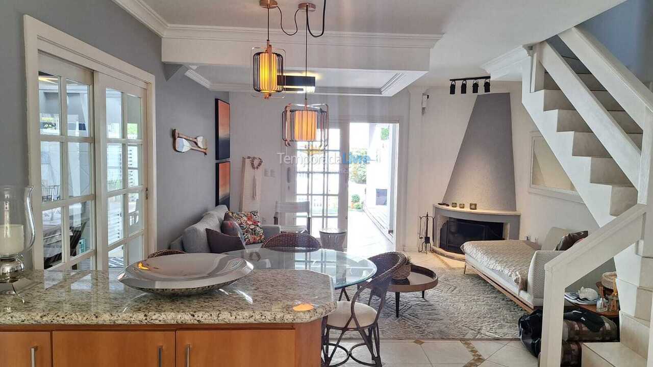 Apartamento para aluguel de temporada em Bombinhas (Praia de Bombas)