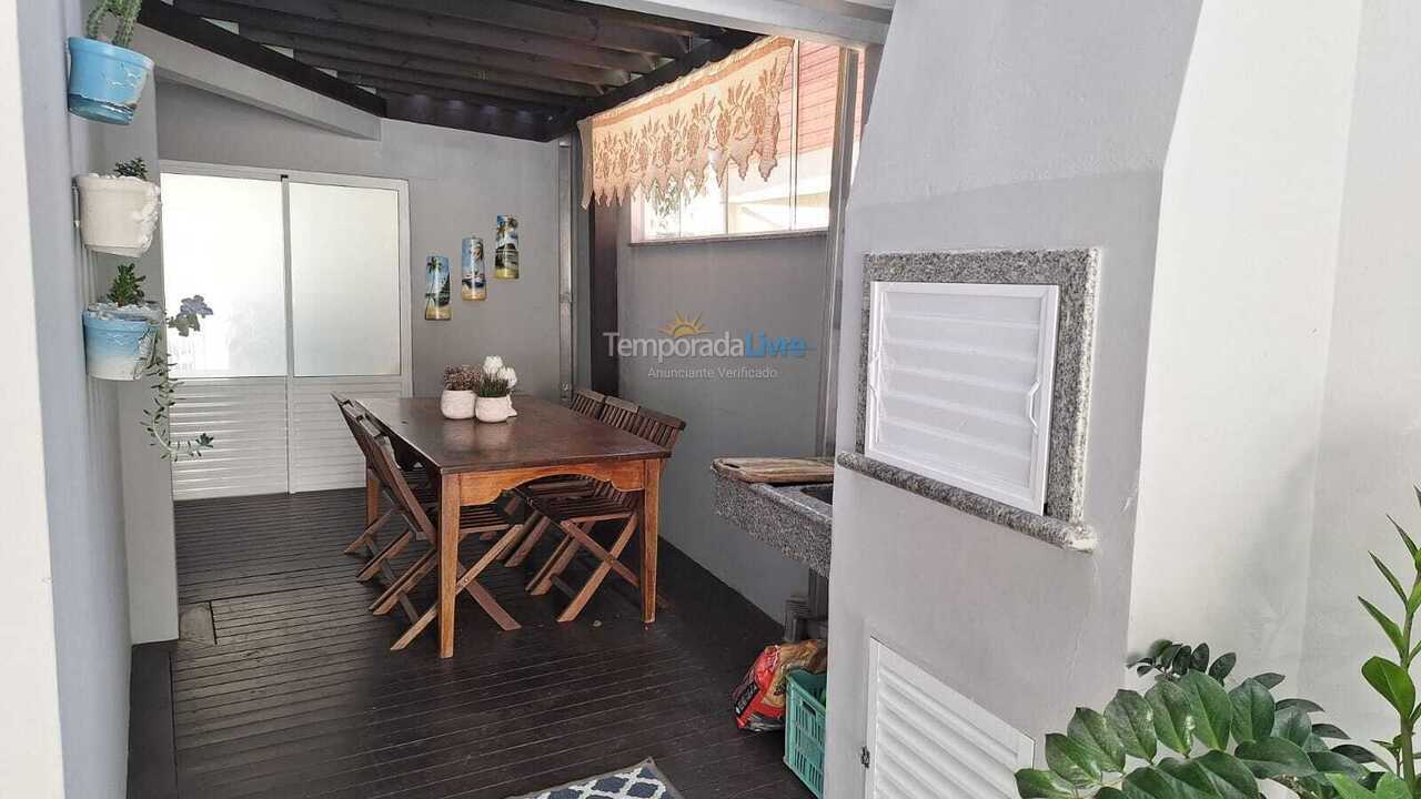 Apartamento para aluguel de temporada em Bombinhas (Praia de Bombas)