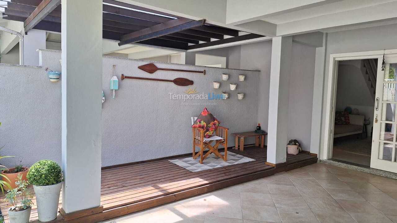 Apartamento para aluguel de temporada em Bombinhas (Praia de Bombas)