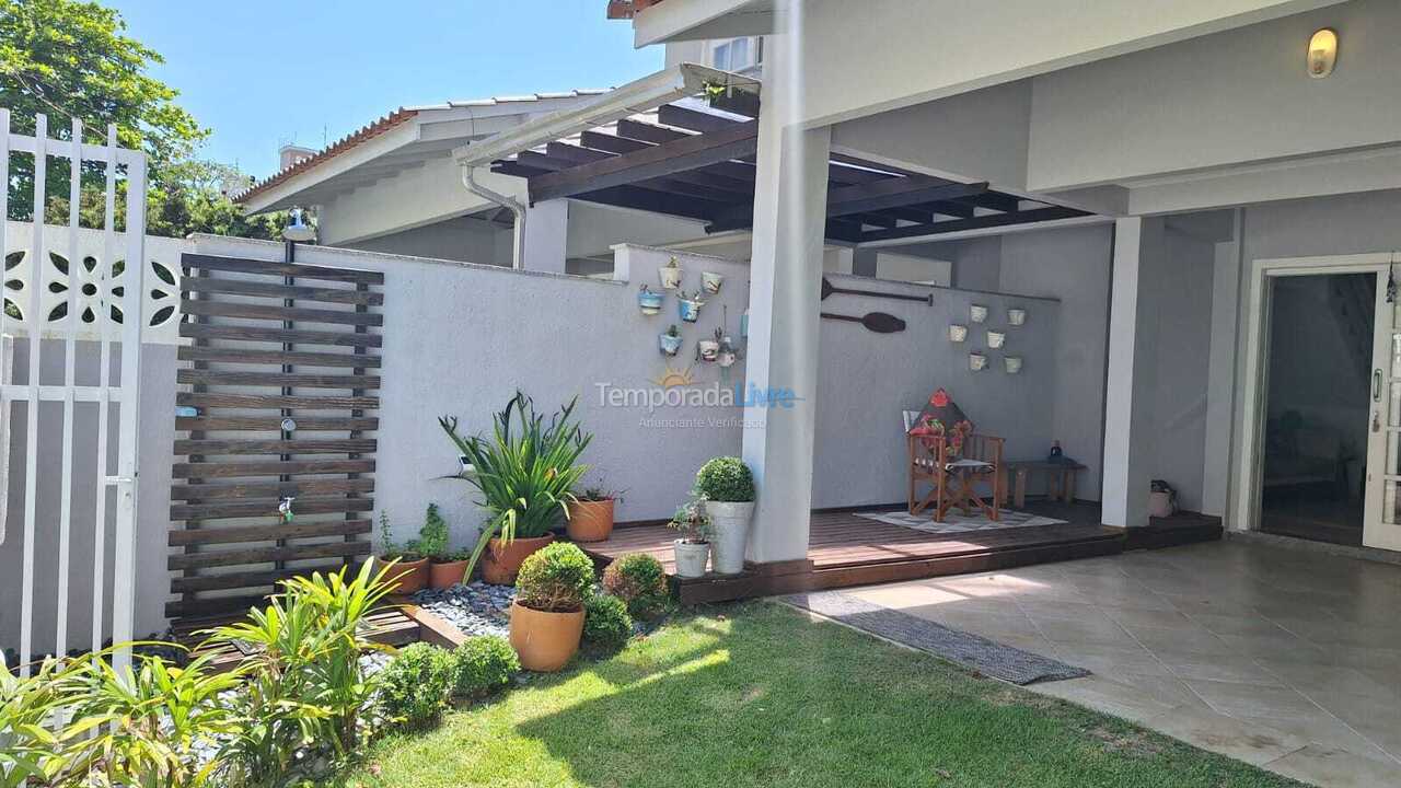 Apartamento para aluguel de temporada em Bombinhas (Praia de Bombas)