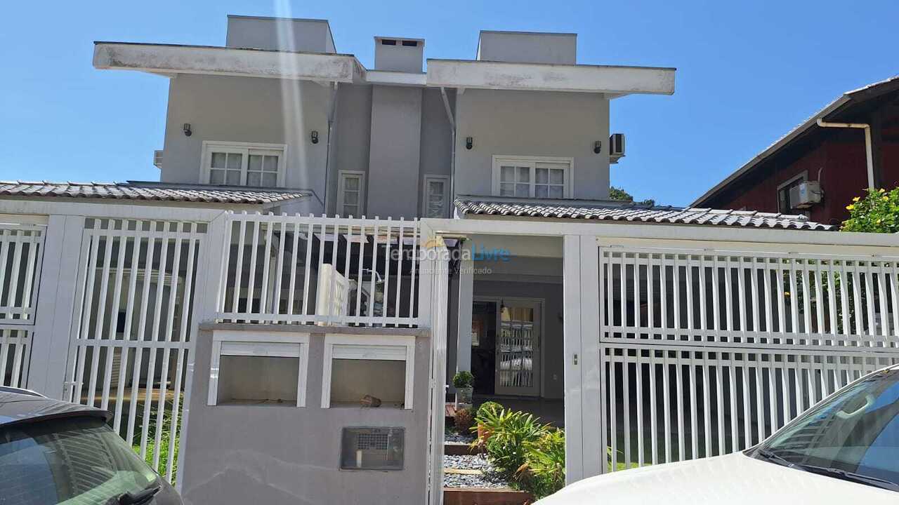 Apartamento para aluguel de temporada em Bombinhas (Praia de Bombas)