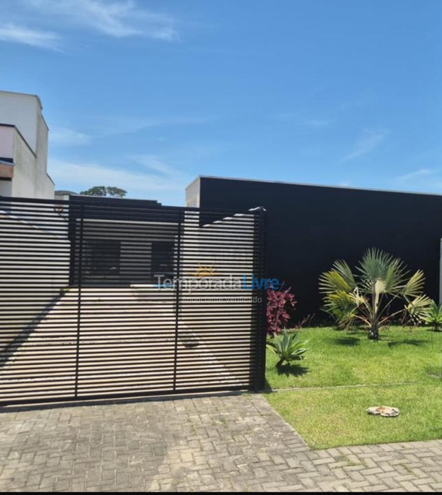 Casa para aluguel de temporada em Guaratuba (Balneário Eliane)