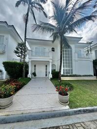 Luxury house in a gated community on Baleia Beach CA0378