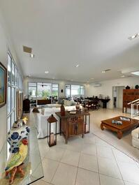 Luxury house in a gated community on Baleia Beach CA0378