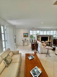 Luxury house in a gated community on Baleia Beach CA0378