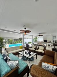 Luxury house in a gated community on Baleia Beach CA0378