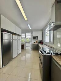 Luxury house in a gated community on Baleia Beach CA0378