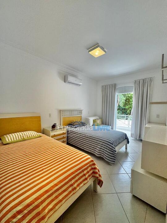 House for vacation rental in São Sebastião (Praia da Baleia)
