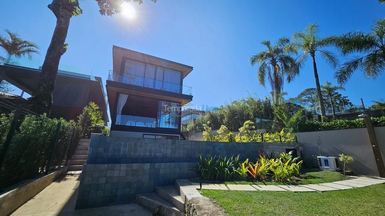 Casa para aluguel de temporada em São Sebastião (Praia da Baleia)